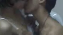 Nóng brunette mastur ...