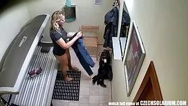 - tóc vàng gầy đưa r ...