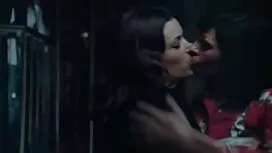 Sarah Wendell và Hol ...