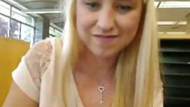 Daria cau mày và Sim ...