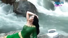 Vú to căng 2 - phim  ...