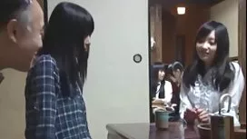 Brunette tham gia cá ...